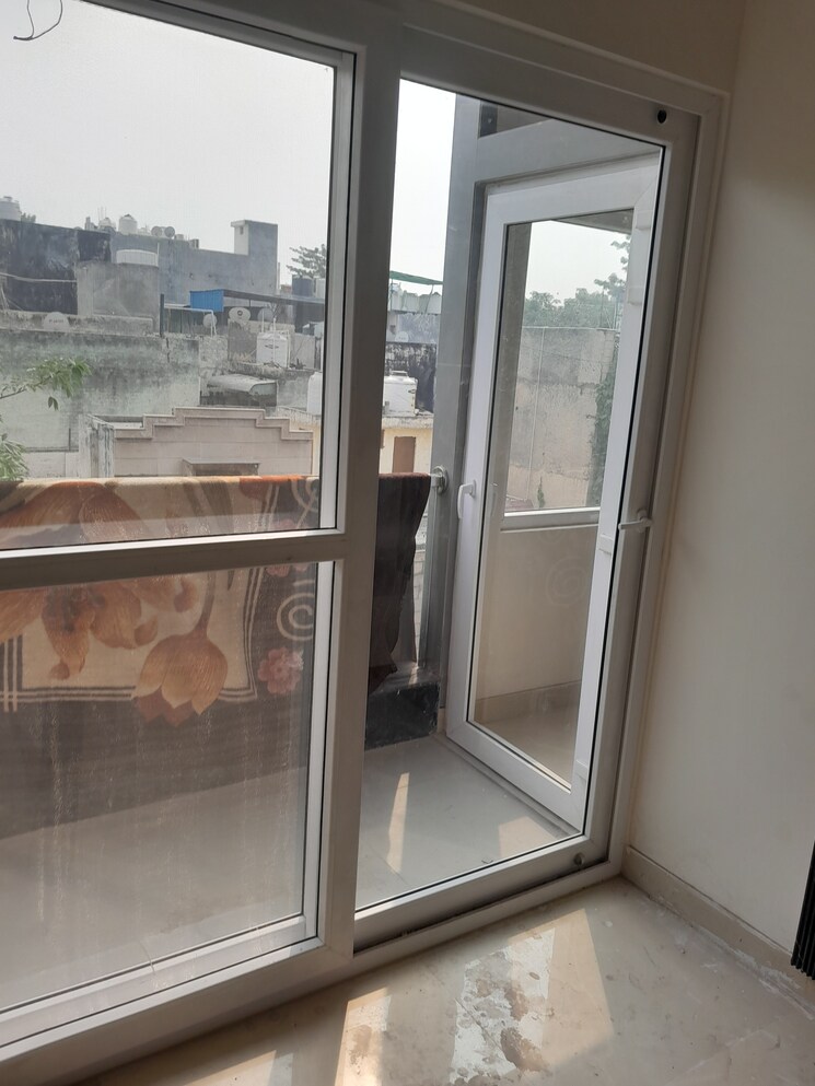 Kitchen, rohini sector 11 3 Bedroom 64 Sq.Mt. Builder Floor In Rohini Sector 11 Delhi 9363907