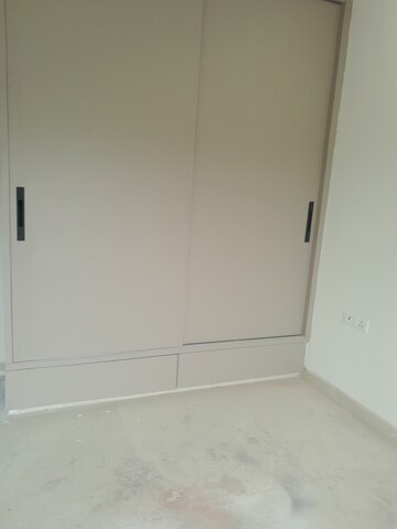 Furnished Amenities in 3 BHK Builder Floor at Rohini Sector 11 – for Sale