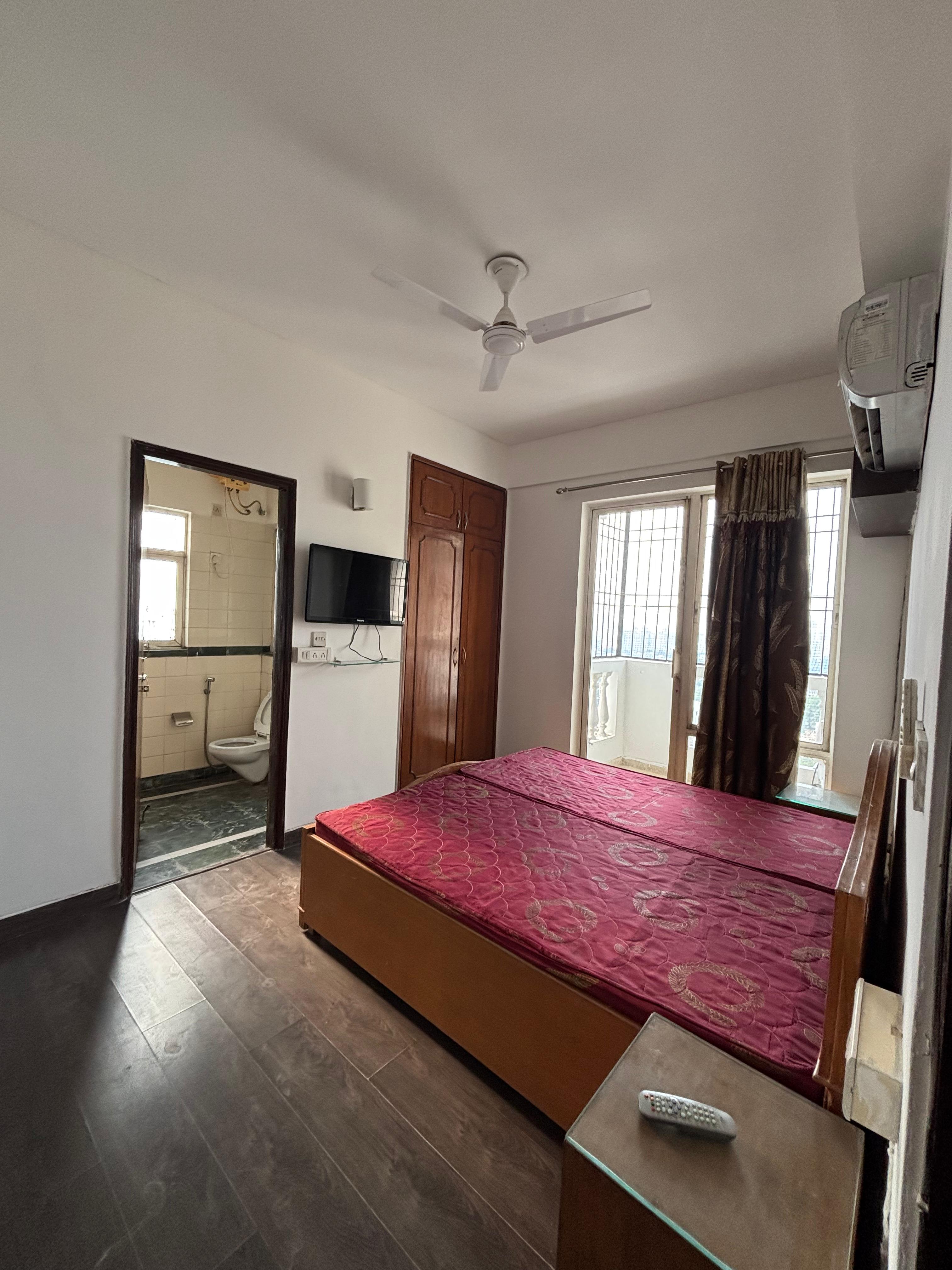 3 BHK Apartment For Rent in DLF Ridgewood Estate