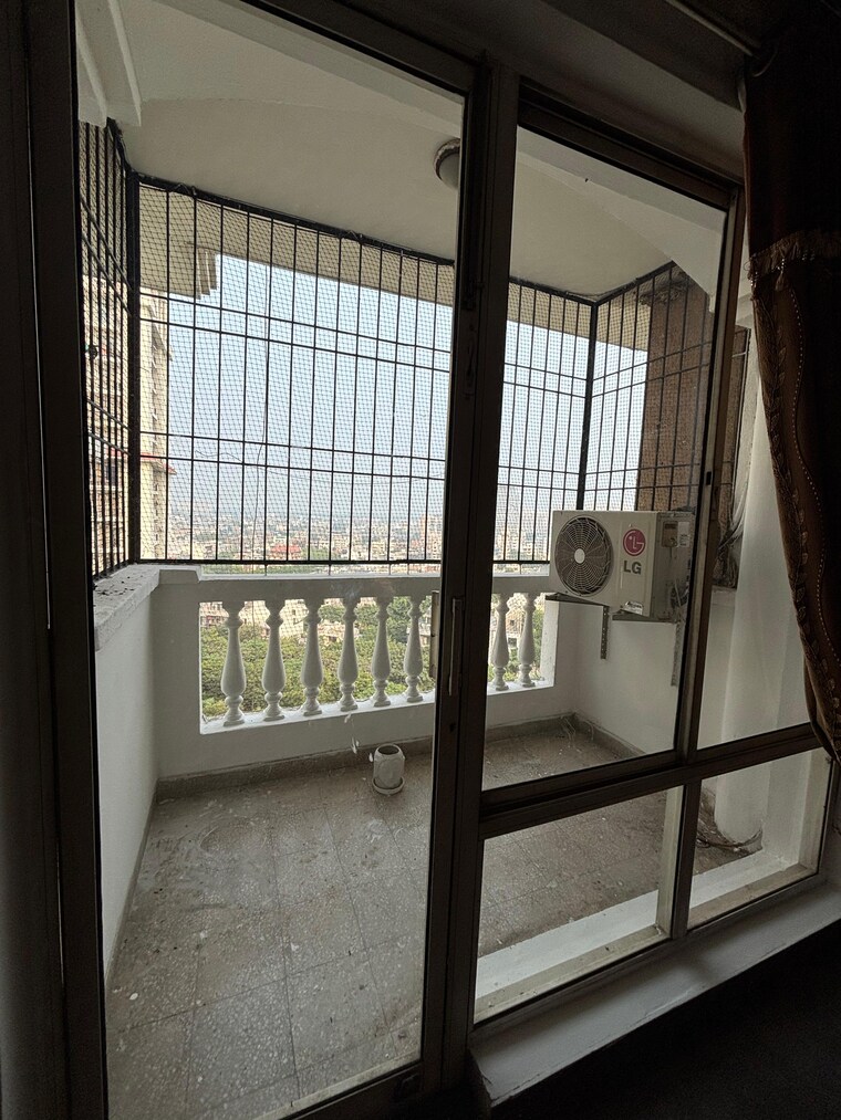 Balcony, dlf-ridgewood-estate 3 Bedroom 1371 Sq.Ft. Apartment In Dlf Phase iv Gurgaon 9363862