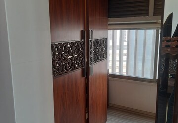 Room in 3 BHK Apartment at Oberoi Springs, Andheri West – for Sale