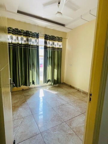 Room in 3 BHK Apartment at Motia Citi Royal Business Park, Ambala Highway – for Rent