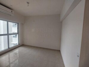 Room in 2 BHK Apartment at JP Eminence, Andheri West – for Rent