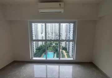 Room in 2 BHK Apartment at JP Eminence, Andheri West – for Rent
