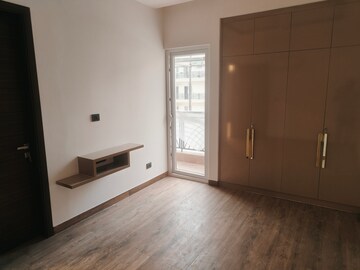 Room in 3 BHK Apartment at CHD Avenue 71, Sector 71 – for Rent