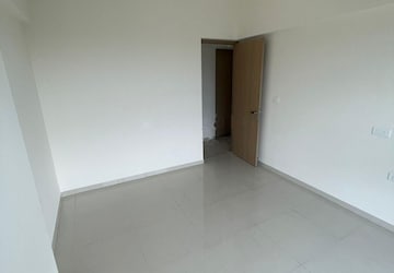 Room in 2 BHK Apartment at Lodha Woods, Kandivali East – for Rent