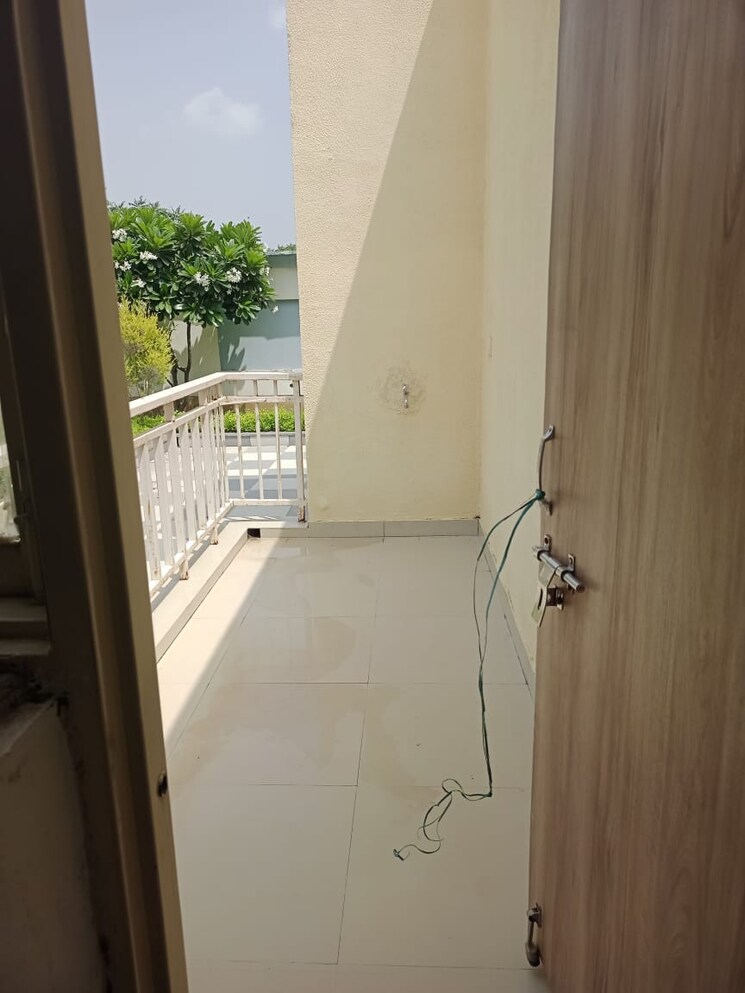 Balcony, amolik-sankalp 3 Bedroom 1000 Sq.Ft. Apartment In Sector 85 Faridabad 9363989