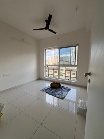 Room in 3 BHK Apartment at Godrej Green Vistas, Mahalunge – for Rent