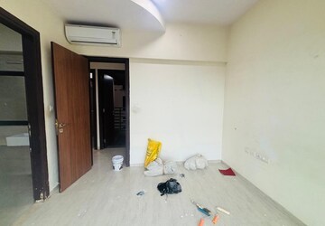 Room in 3.5 BHK Apartment at Sheth Auris Serenity Tower 2, Malad West – for Rent