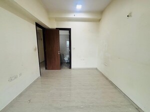 Room in 3.5 BHK Apartment at Sheth Auris Serenity Tower 2, Malad West – for Rent