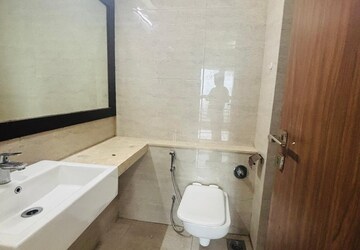 Bathroom in 3.5 BHK Apartment at Sheth Auris Serenity Tower 2, Malad West – for Rent