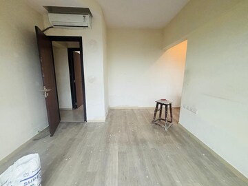 Room in 3.5 BHK Apartment at Sheth Auris Serenity Tower 2, Malad West – for Rent