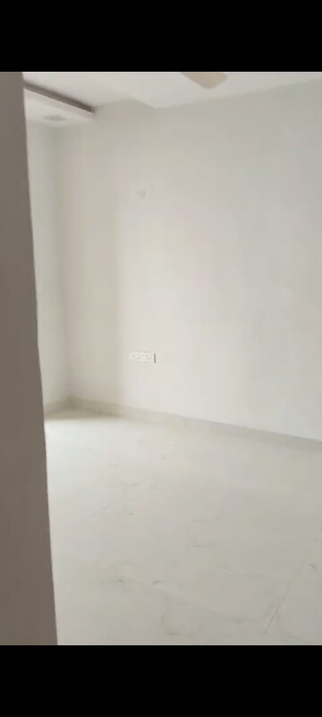 Room in 5 BHK Penthouse at Raheja Vedaanta, Sector 108 – for Sale