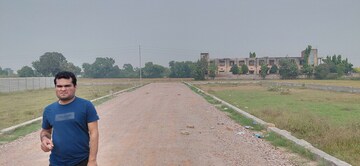 Plot For Sale in Dankaur