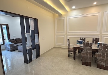 Parking in 4 BHK Builder Floor at Omaxe Silver Birch, North Mullanpur – for Rent