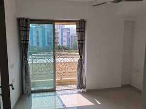 Room in 2 BHK Apartment at Satguru Florence, Kasarvadavali – for Rent