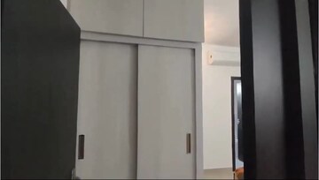 Room in 2 BHK Apartment at Suncity Avenue 76, Sector 76 – for Rent