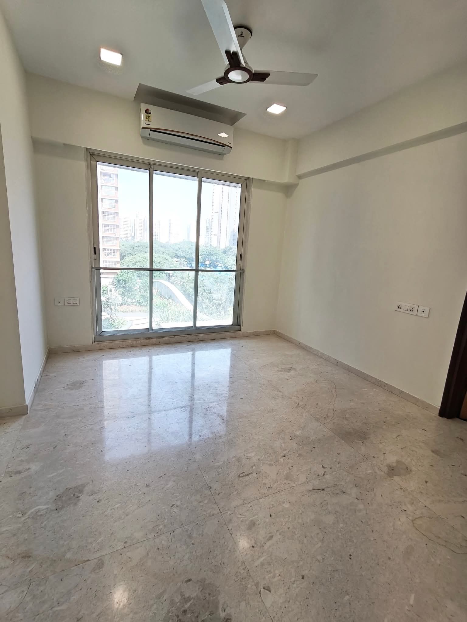 2 BHK Apartment For Rent in Ekta Tripolis