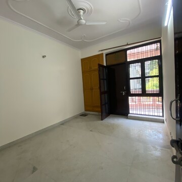Room in 3.5 BHK Apartment at Sector 21d – for Rent