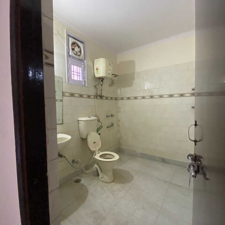 Bathroom, sector 21d 3.5 Bedroom 1285 Sq.Ft. Apartment In Sector 21d Faridabad 9364135