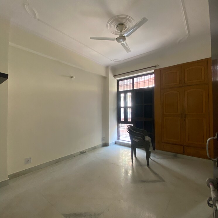 Room, sector 21d 3.5 Bedroom 1285 Sq.Ft. Apartment In Sector 21d Faridabad 9364135