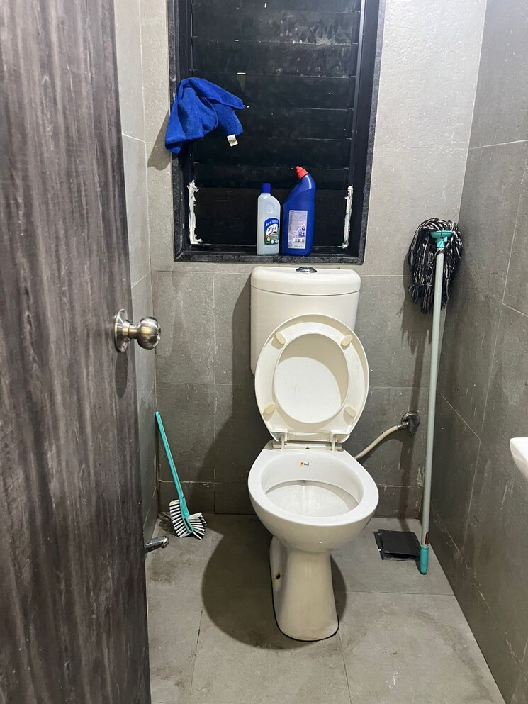 Bathroom, choice-goodwill-square Commercial Office Space 280 Sq.Ft. In Dhanori Pune 9364158