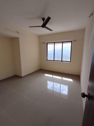 Room in 2 BHK Apartment at Pushpanjali Heights, Owale – for Rent