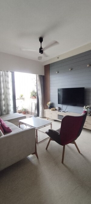 Team Area in 2 BHK Apartment at Shapoorji Pallonji Vicinia, Powai – for Rent