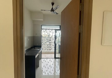 Room in 2 BHK Apartment at Lodha Woods, Kandivali East – for Rent