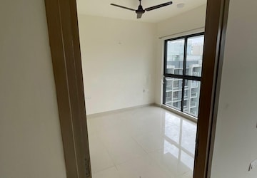 Room in 2 BHK Apartment at Lodha Woods, Kandivali East – for Rent