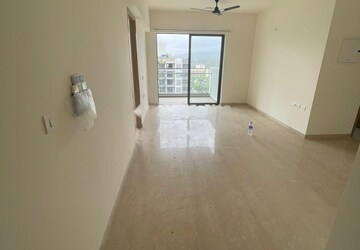 Room in 2 BHK Apartment at Lodha Woods, Kandivali East – for Rent