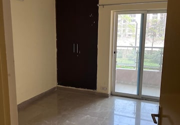 Room in 3 BHK Apartment at Gaurs Cascades, Raj Nagar Extension – for Rent