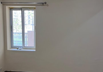 Room in 3 BHK Apartment at Gaurs Cascades, Raj Nagar Extension – for Rent