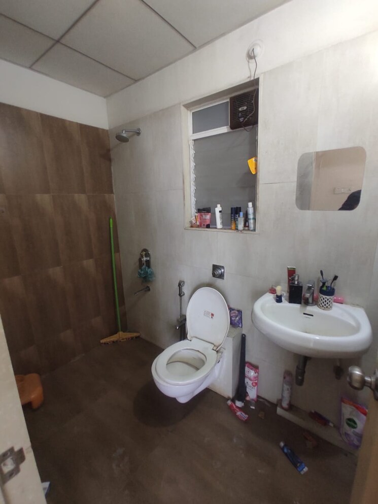 Bathroom, vijay-orovia 2 Bedroom 601 Sq.Ft. Apartment In Ghodbunder Road Thane 9364206