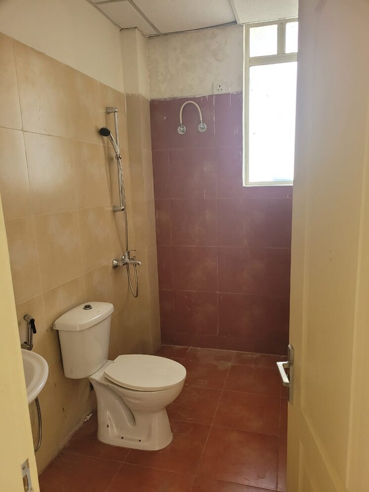 Bathroom, sushma-green-vista 3 Bedroom 1276 Sq.Ft. Apartment In Ghazipur Zirakpur 9364281