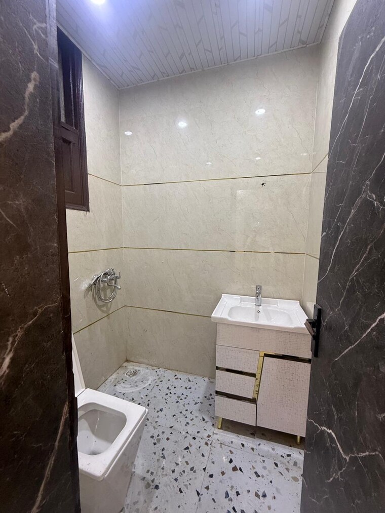 Bathroom, gaur-city-2-14th-avenue 2 Bedroom 955 Sq.Ft. Apartment In Sector 16c Greater Noida Greater Noida 9364224