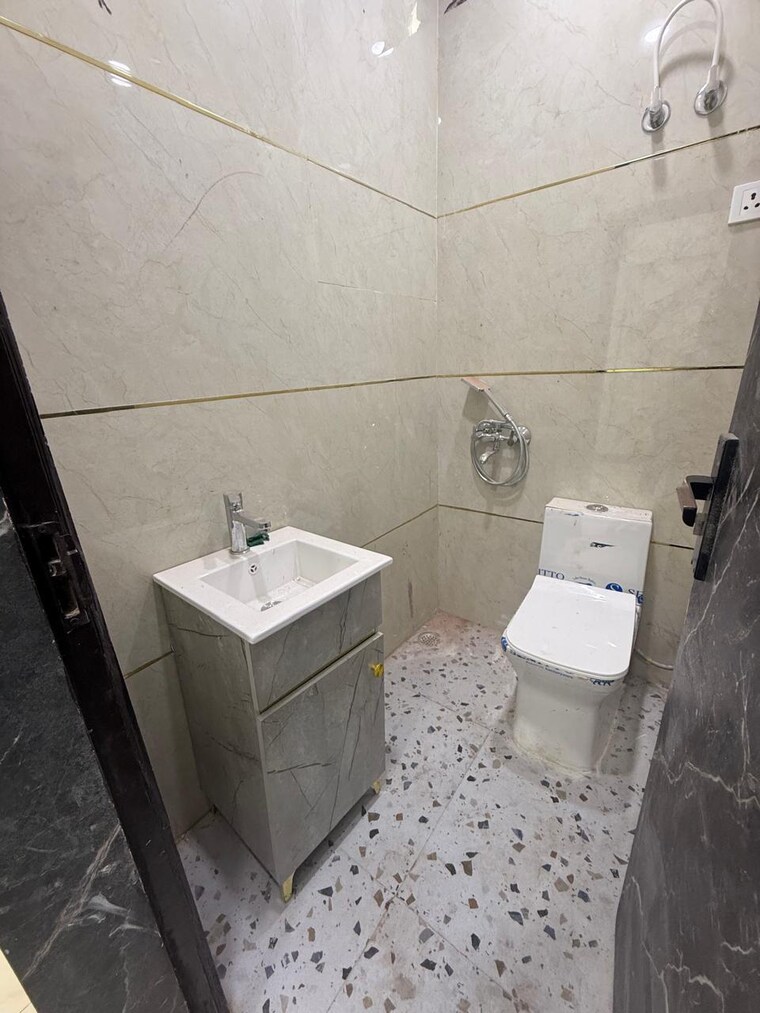 Bathroom, gaur-city-2-14th-avenue 2 Bedroom 955 Sq.Ft. Apartment In Sector 16c Greater Noida Greater Noida 9364224