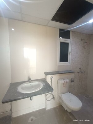 Bathroom in 3 BHK Apartment at Mahagun Mantra II Villaments, Sector 10 Greater Noida – for Rent
