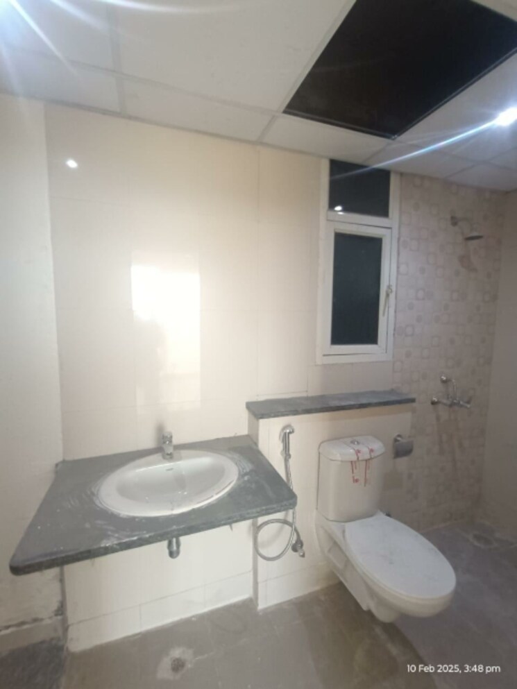 Bathroom, mahagun-mantra-ii-villaments 3 Bedroom 2600 Sq.Ft. Apartment In Sector 10 Greater Noida Greater Noida 9364266