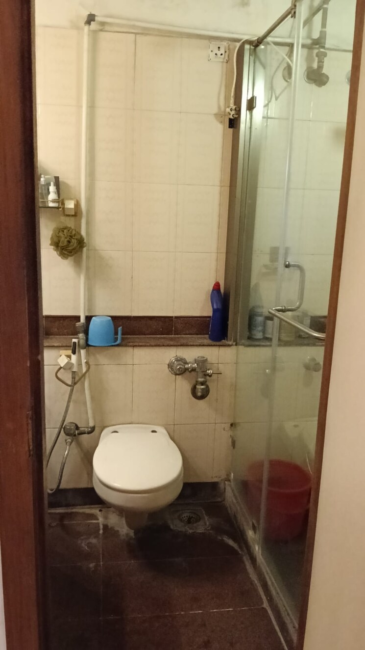 Bathroom, tarangan-towers 3 Bedroom 1300 Sq.Ft. Apartment In Samata Nagar Thane 9364365