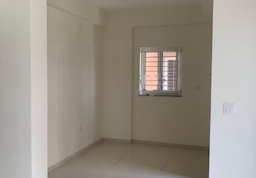 Room in 3 BHK Apartment at DSR Highland Greenz, Doddakannelli – for Rent