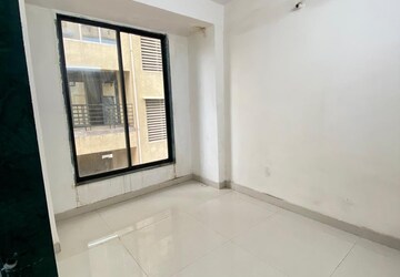 Room in 2 BHK Builder Floor at Sector 27 – for Rent