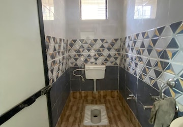 Attached Bathroom in 2 BHK Builder Floor at Sector 27 – for Rent