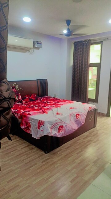 Bedroom in 1 BHK Builder Floor at Sector 40 – for Rent