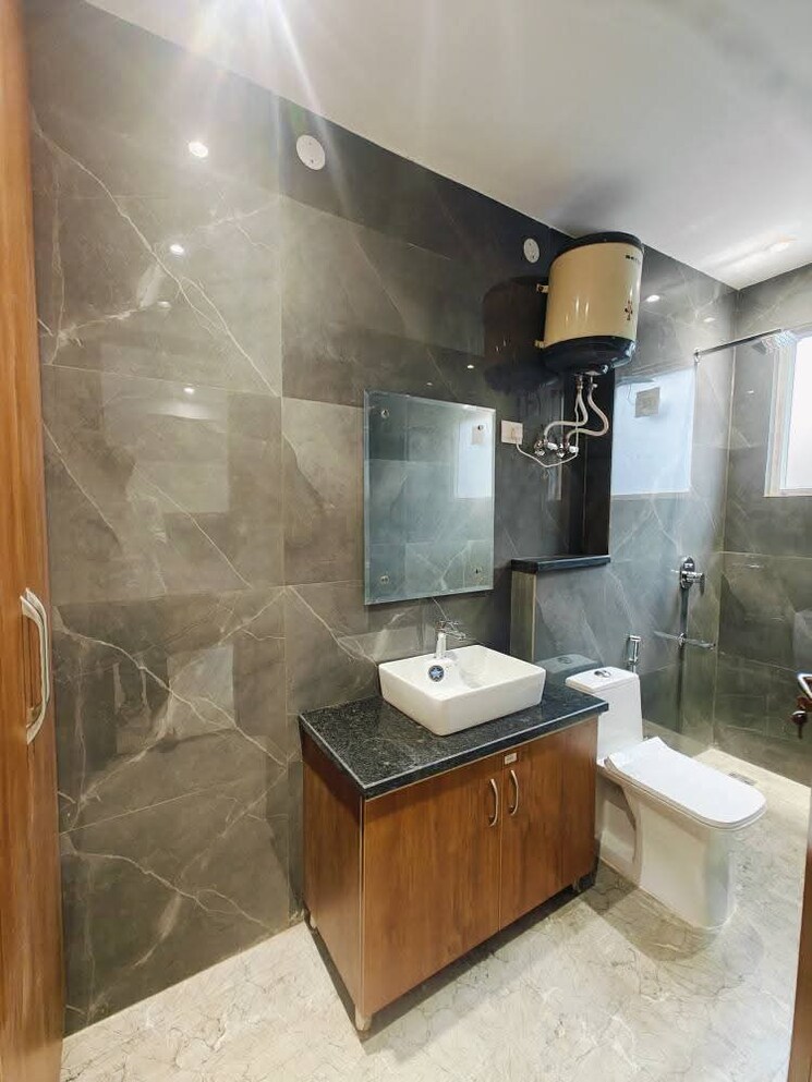 Attached Bathroom, ansal-sushant-lok-i 2 Bedroom 1080 Sq.Ft. Builder Floor In Sector 43 Gurgaon 9364569