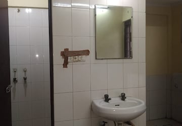 Bathroom in 1 BHK Apartment at Molarband – for Rent