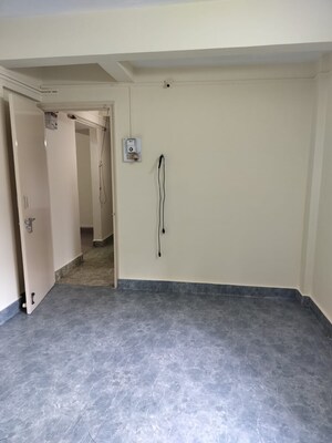 Room in 2 BHK Apartment at Sadashiv Peth – for Rent