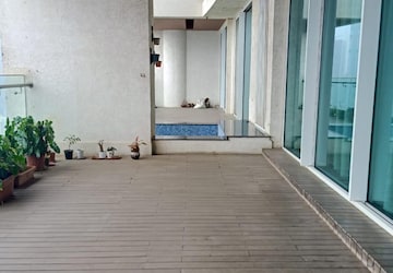 Room in 5 BHK Apartment at Avighna One Avighna Park, Lower Parel – for Rent