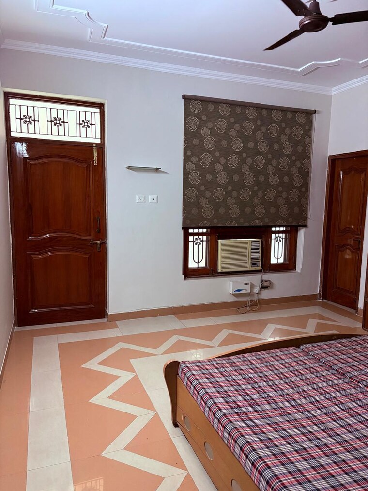Bedroom, hanuman road area 6 Bedroom 1240 Sq.Yd. Independent House In Hanuman Road Area Delhi 9364698