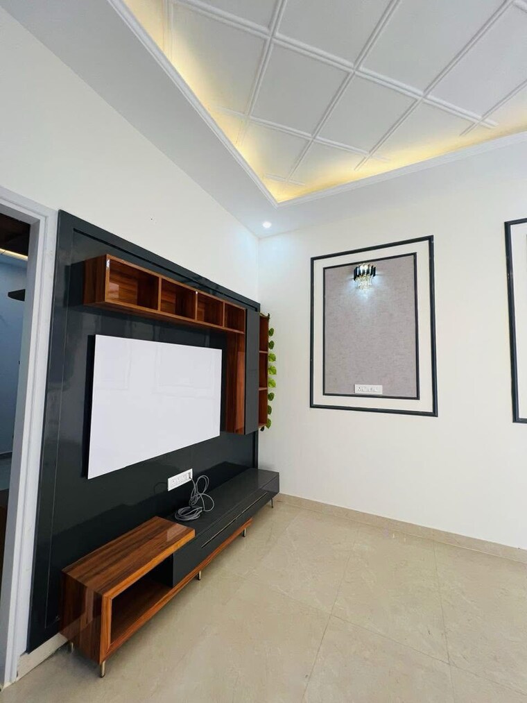 Room, sector 68 5 Bedroom 150 Sq.Yd. Independent House In Sector 68 Mohali 9364742